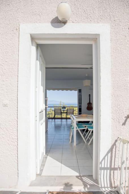 Karantou Villa Tiros Ngoại thất bức ảnh