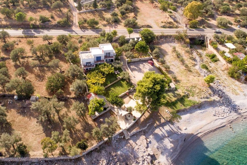 Karantou Villa Tiros Ngoại thất bức ảnh